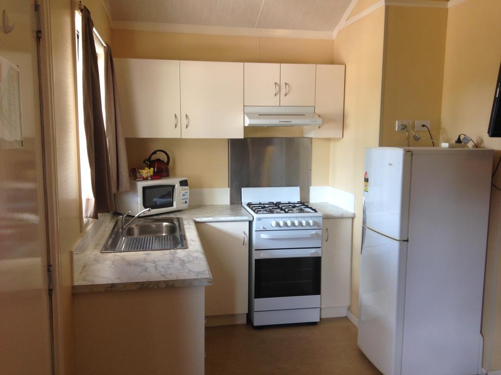 Pinjarra Caravan Park And Cabins Номер фото