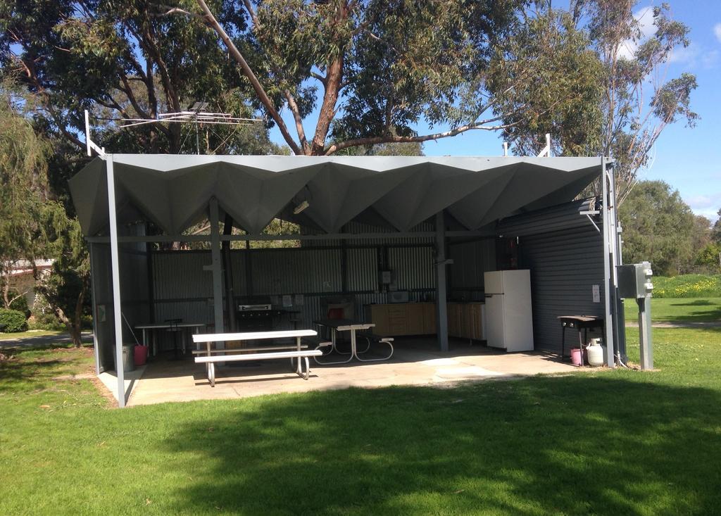 Pinjarra Caravan Park And Cabins Экстерьер фото