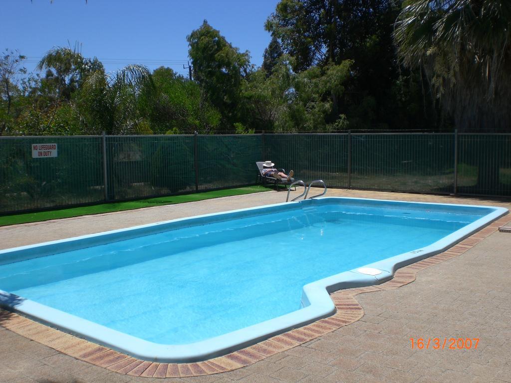 Pinjarra Caravan Park And Cabins Экстерьер фото