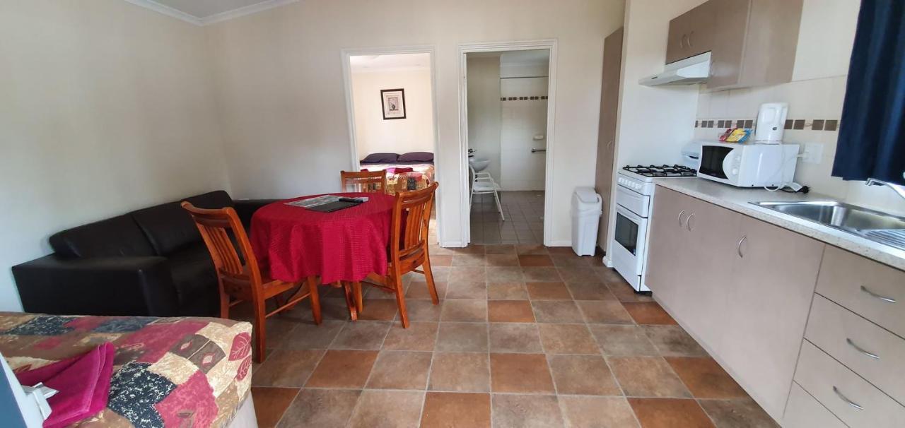 Pinjarra Caravan Park And Cabins Экстерьер фото