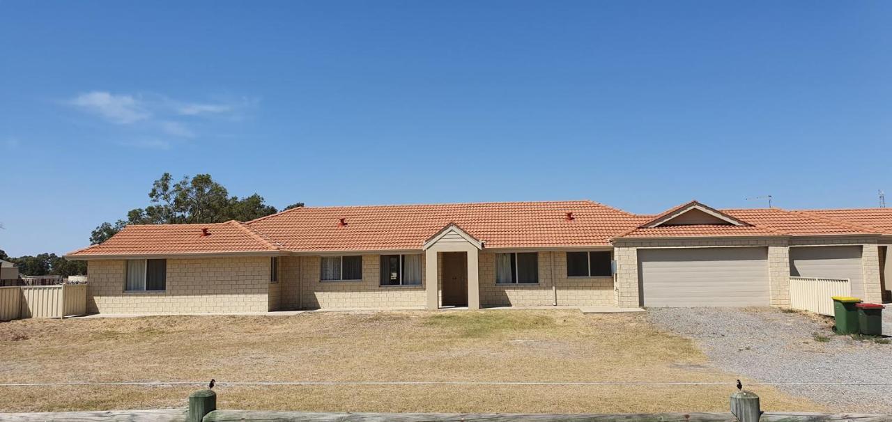 Pinjarra Caravan Park And Cabins Экстерьер фото