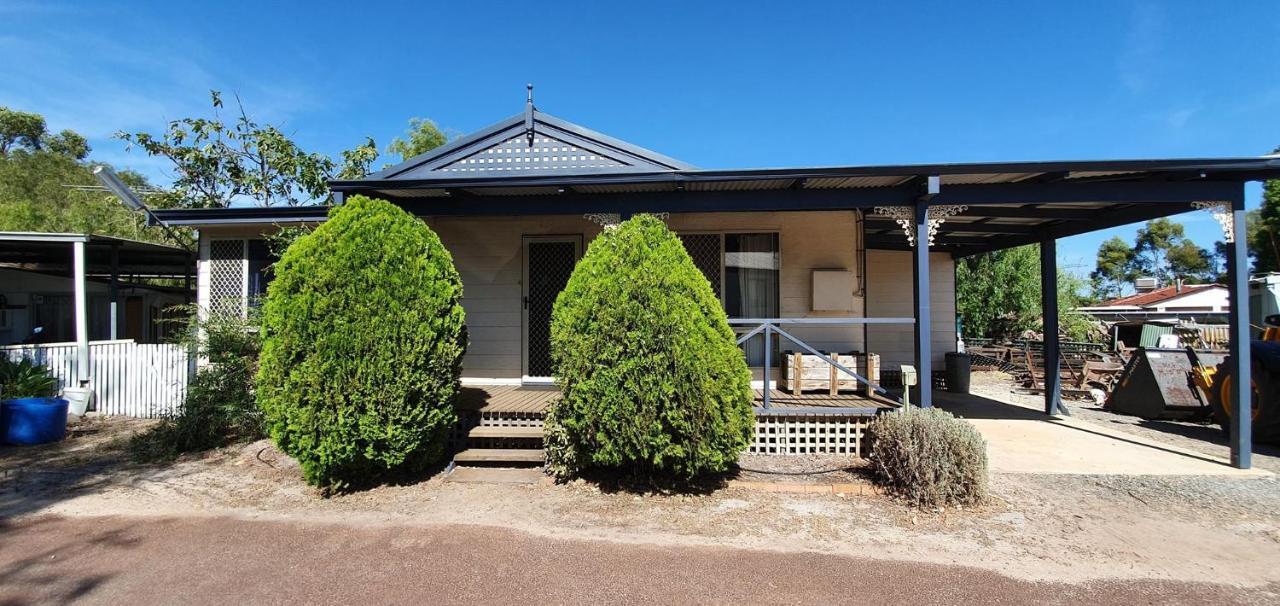 Pinjarra Caravan Park And Cabins Экстерьер фото